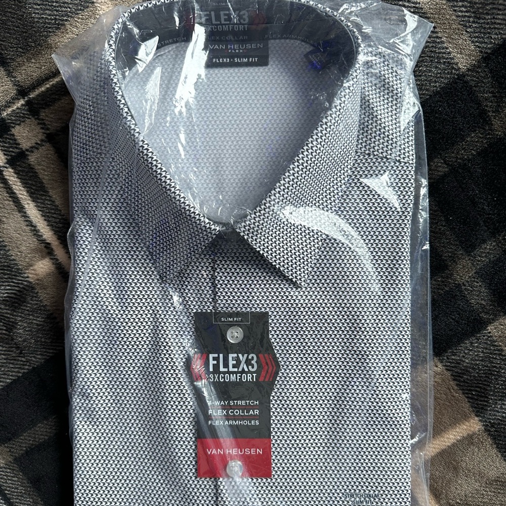 Men’s Van Heusen Dress Shirt, 16-16 1/2” x 34/35 Sleeve, Slim Fit, Black & White